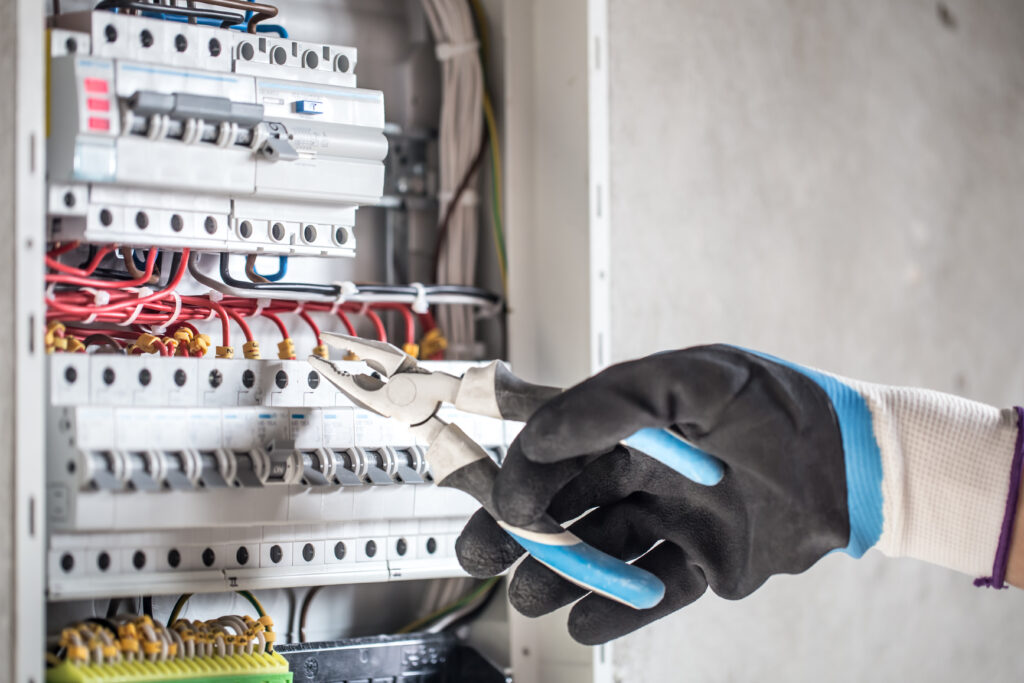 Steps for safely troubleshooting a circuit breaker in Boca Raton