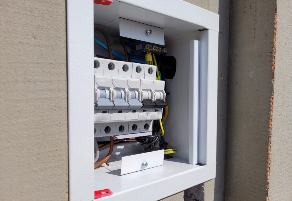 emergency circuit breaker
